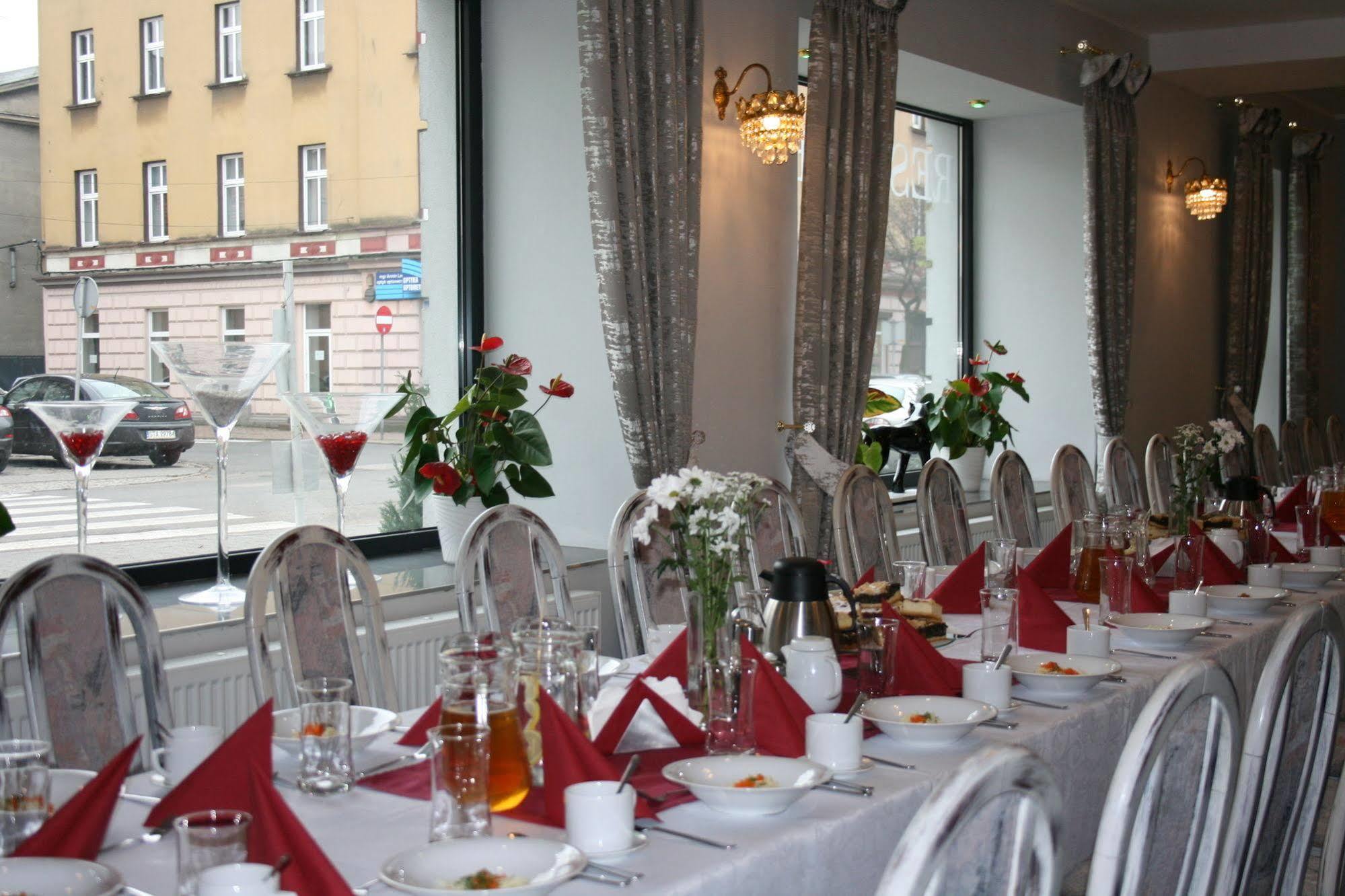 Hotel Opera Tarnowskie Góry Exteriör bild